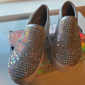 NWB size 6 Sketchers take the lead platform slip-on sneakers in silver.